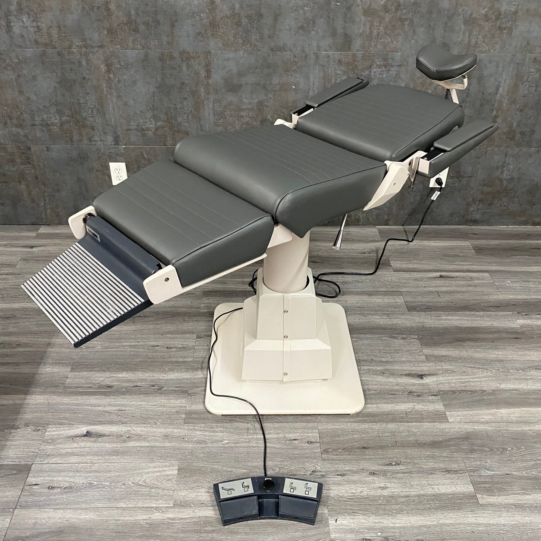 Reliance 7000 Exam Chair,Reliance 7000 chair,reliance 7000 Angelus Medical and Optical