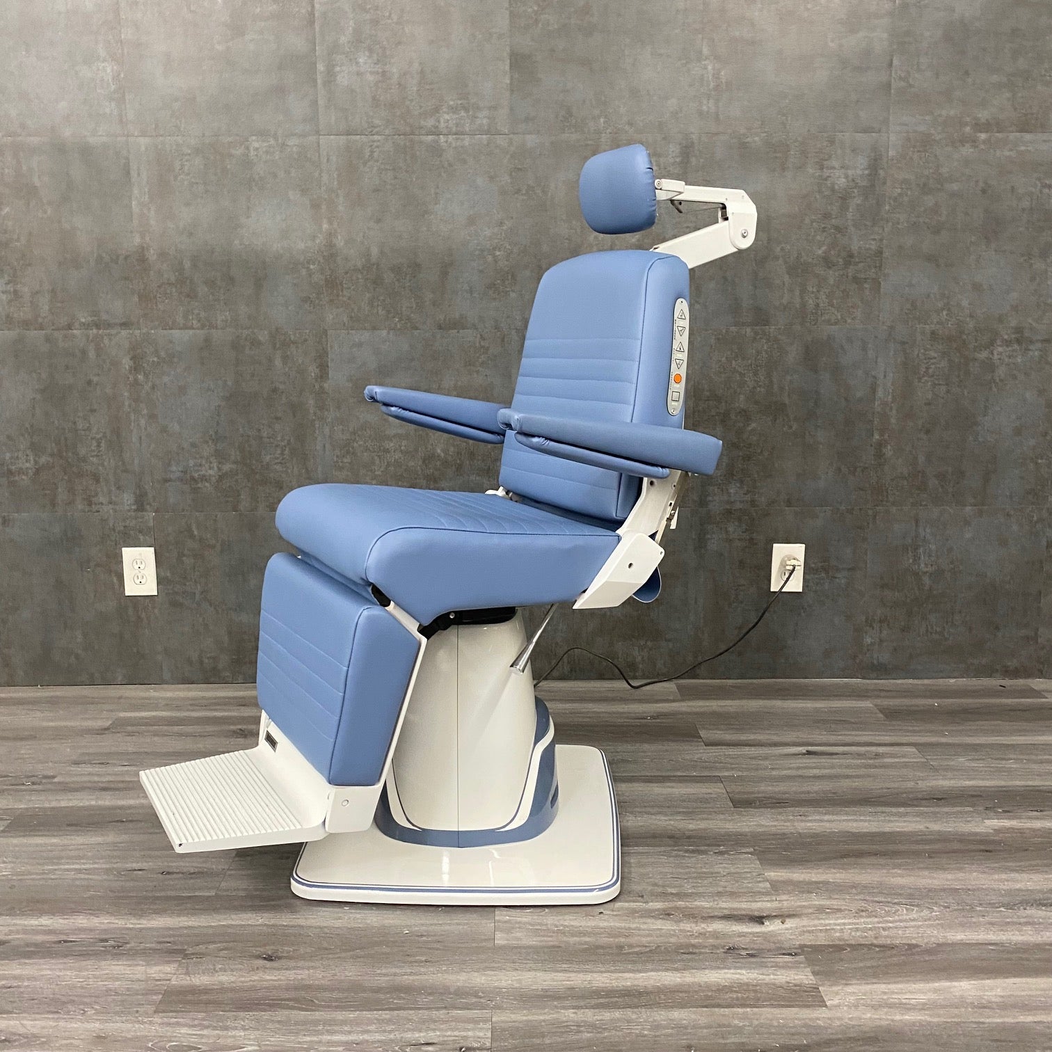 Reliance 7000 Exam Chair - Reliance -Angelus Medical