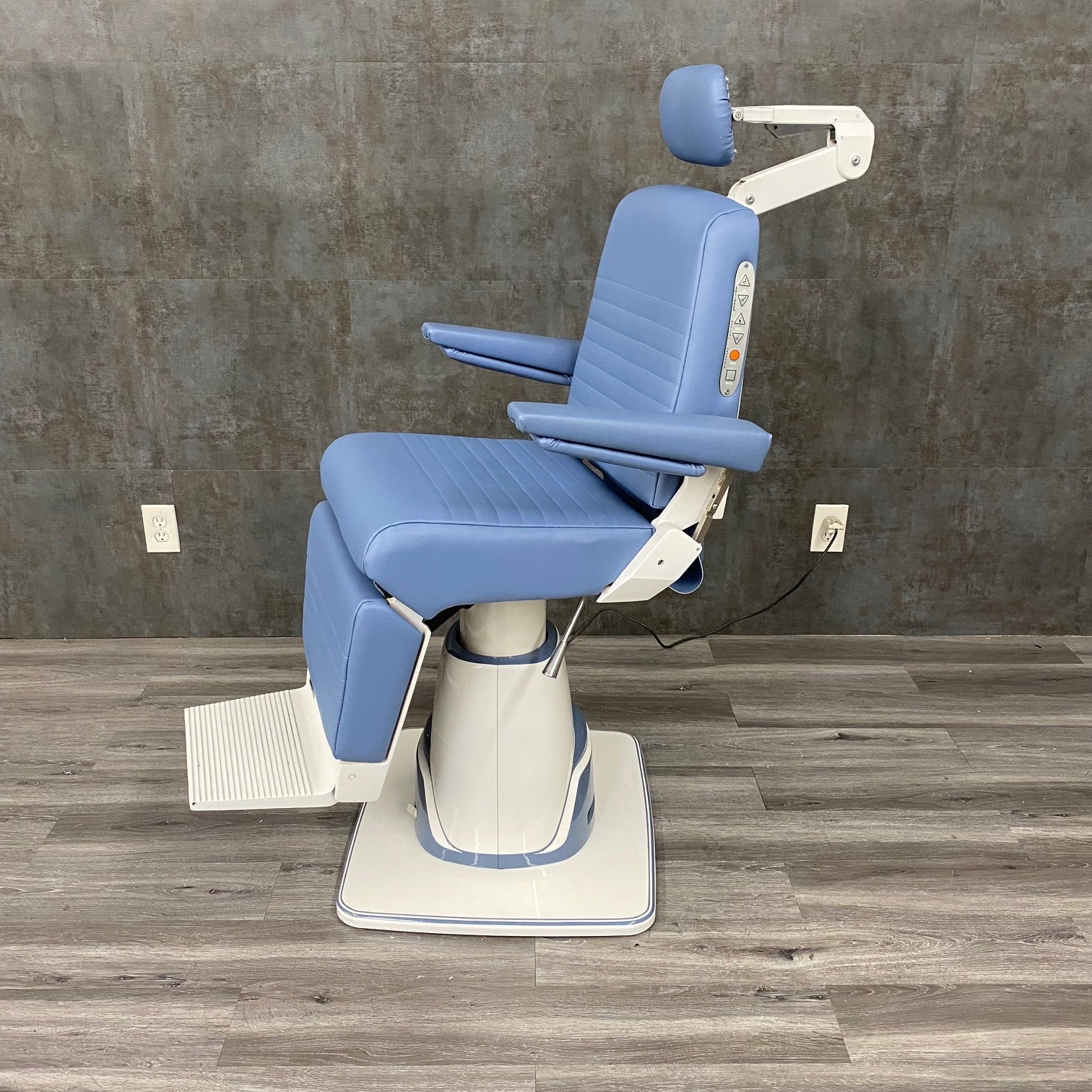 Reliance 7000 Exam Chair,Reliance 7000 chair,reliance 7000 Angelus Medical and Optical