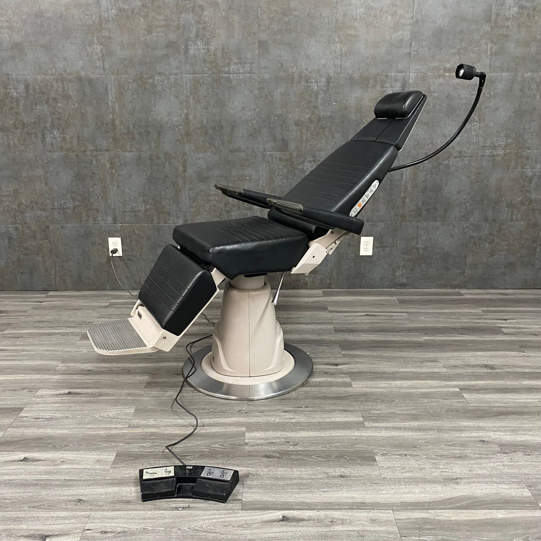 Reliance 710 Exam Chair - Reliance -Angelus Medical