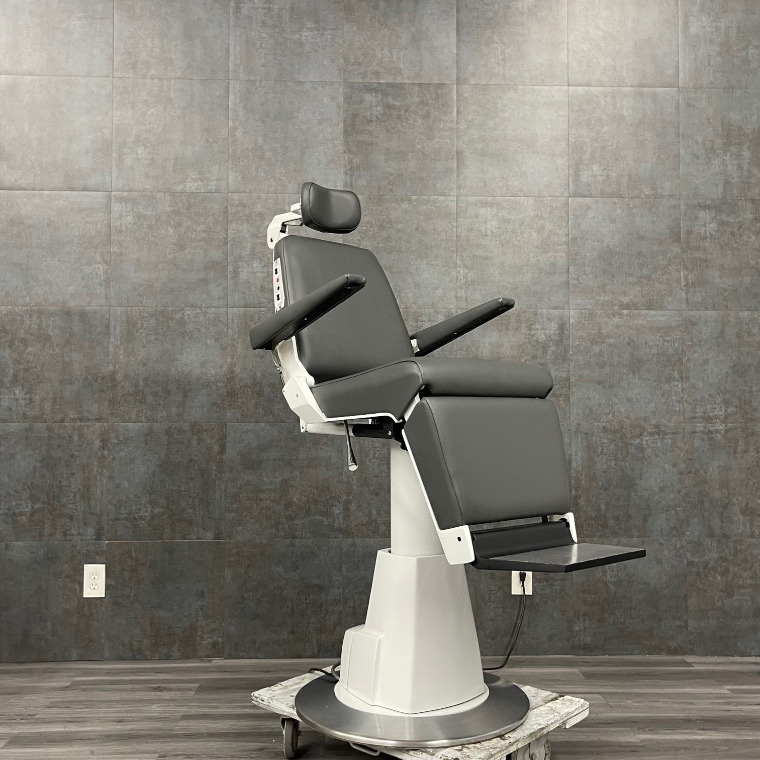 Reliance 880 Exam Chair - Reliance -Angelus Medical