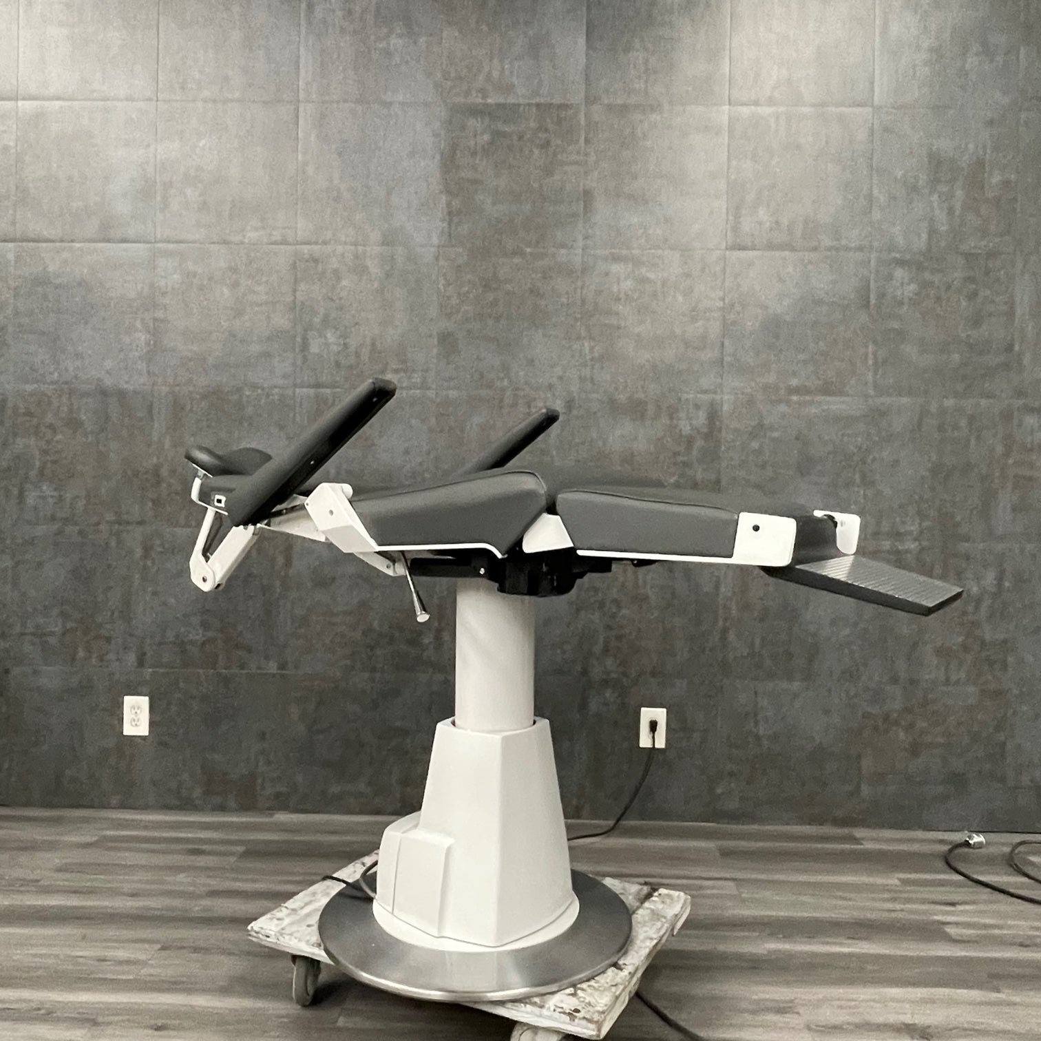 Reliance 880 Exam Chair - Reliance -Angelus Medical