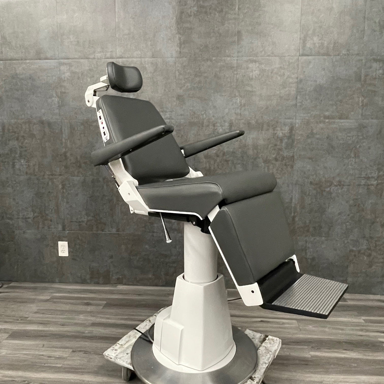 Reliance 880 Exam Chair - Reliance -Angelus Medical