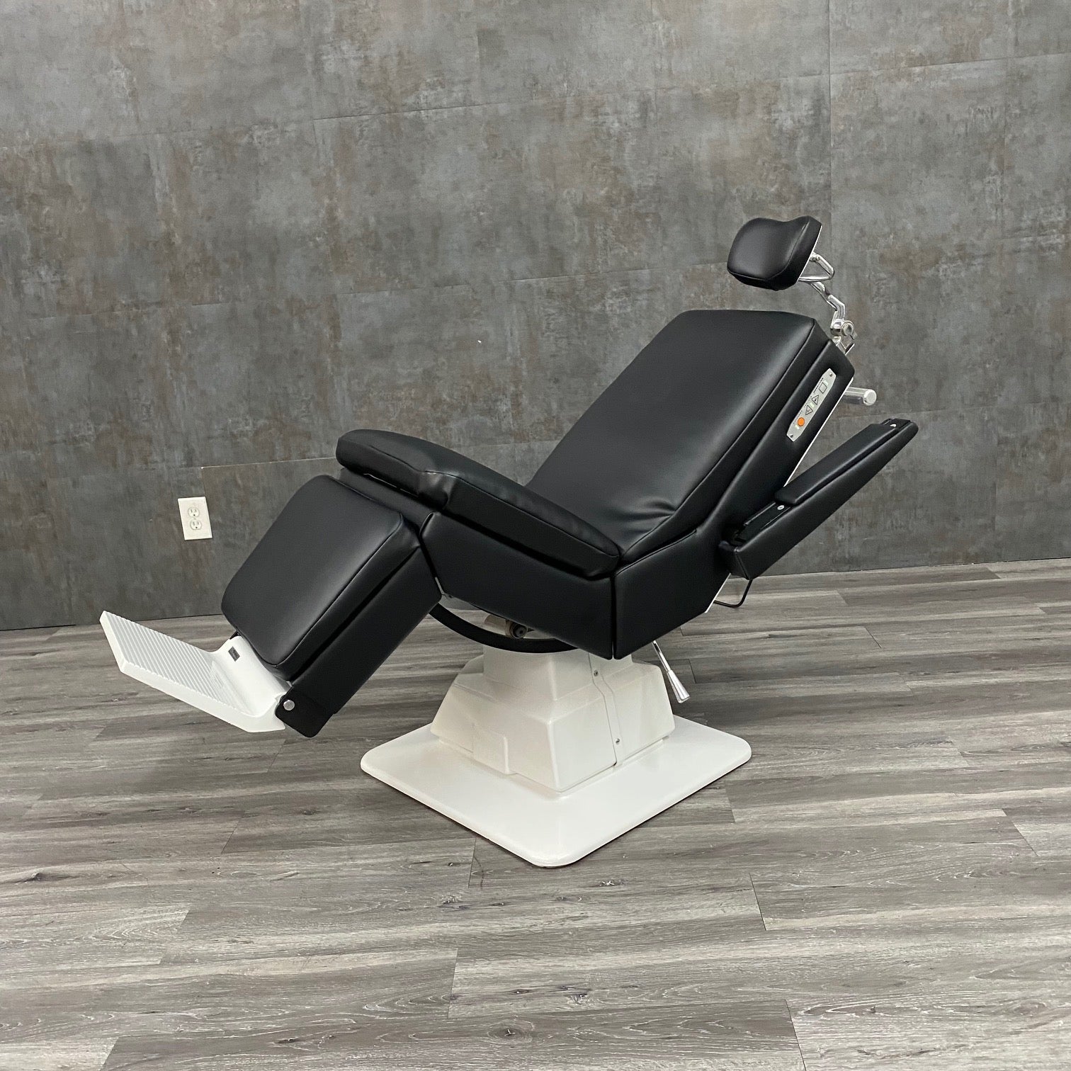 Reliance 920L Tilt Chair with Swivel Base - Reliance -Angelus Medical