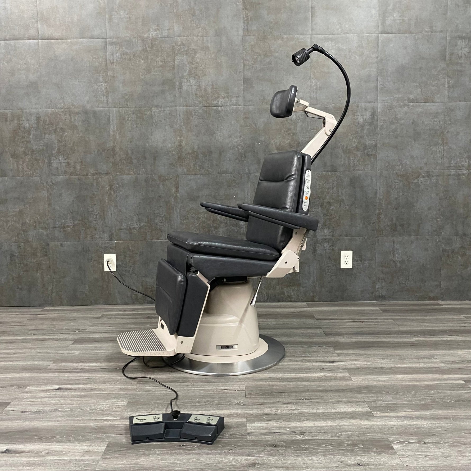 Reliance 980 Exam Chair - Reliance -Angelus Medical