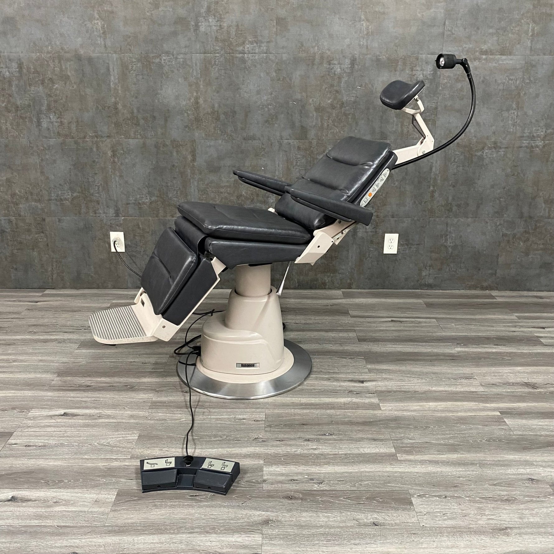 Reliance 980 Exam Chair - Reliance -Angelus Medical