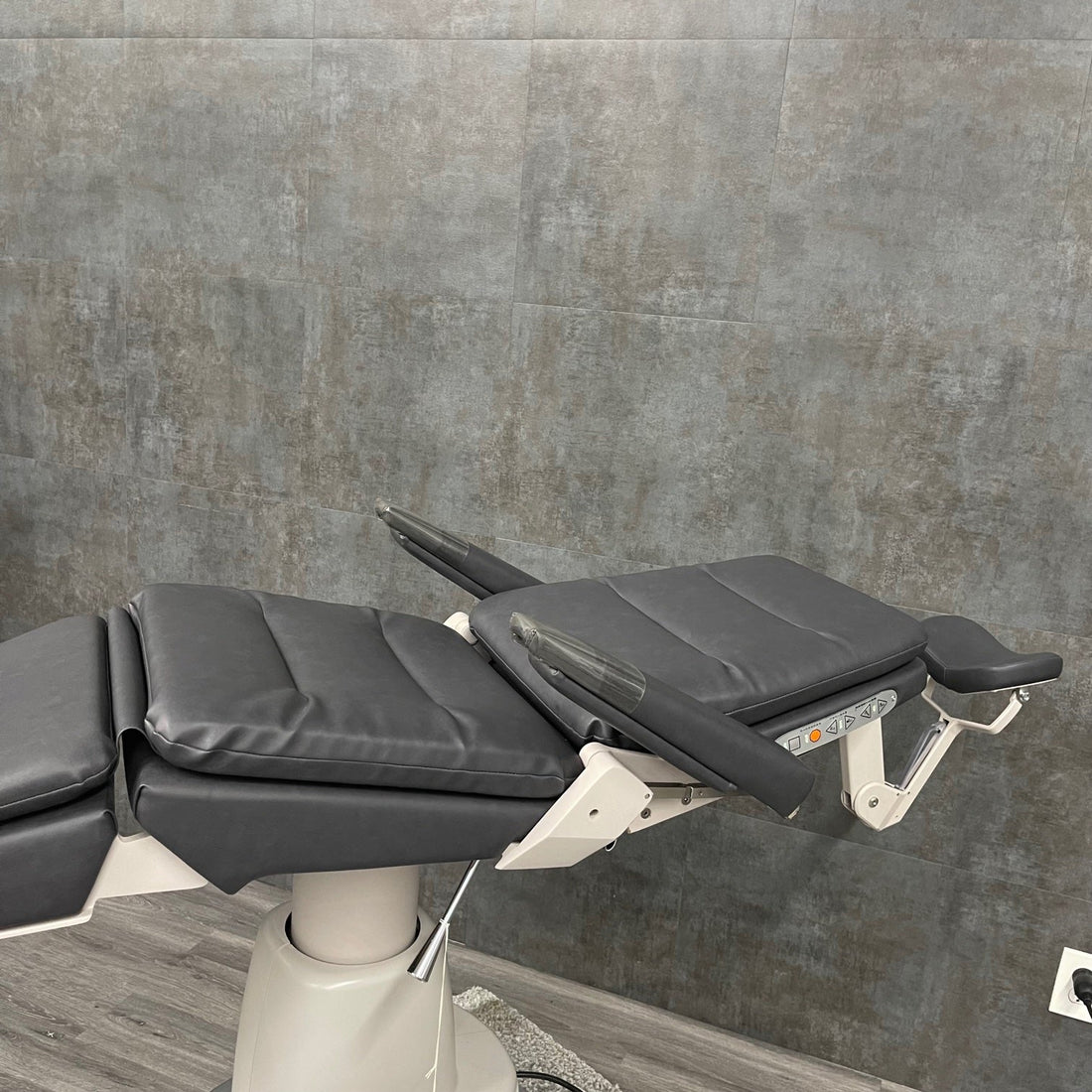 Reliance 980 Exam Chair - – Angelus Medical and Optical