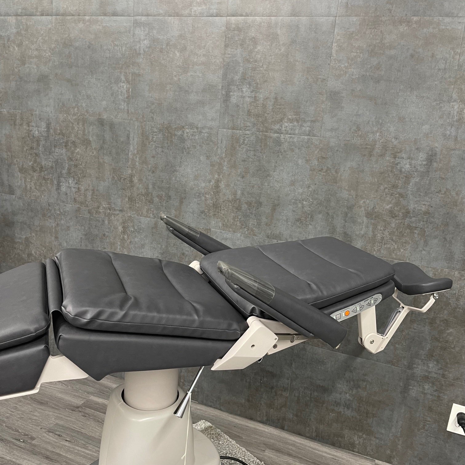 Reliance 980 Exam Chair - Reliance -Angelus Medical