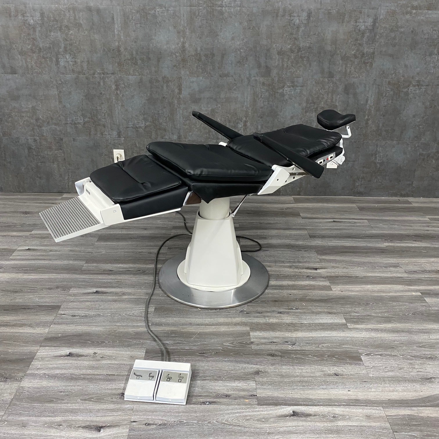 Reliance 980,,reliance exam chair,reliance 6200 chair Angelus Medical and Optical