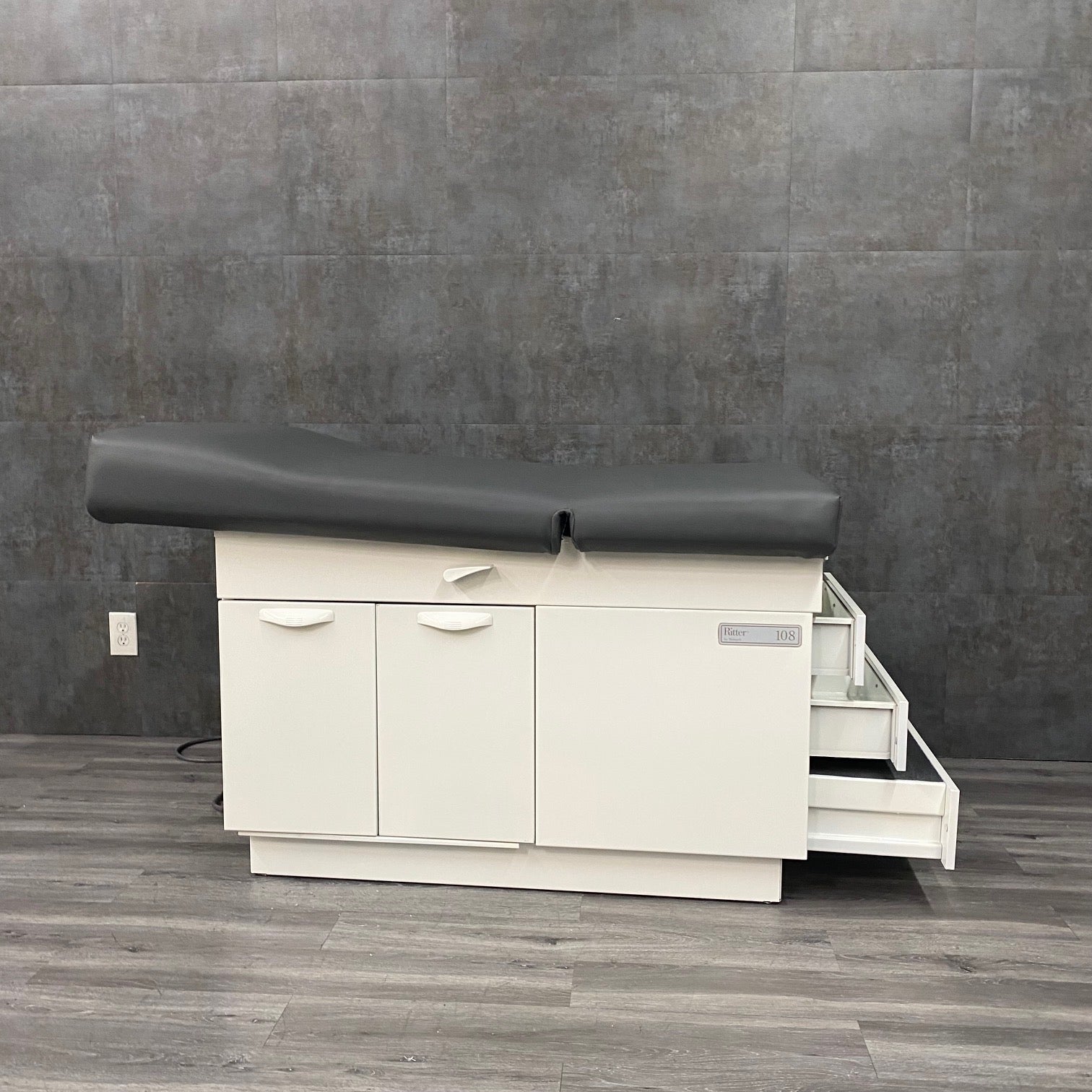 Ritter 108 Manual Exam Table - Midmark Ritter -Angelus Medical