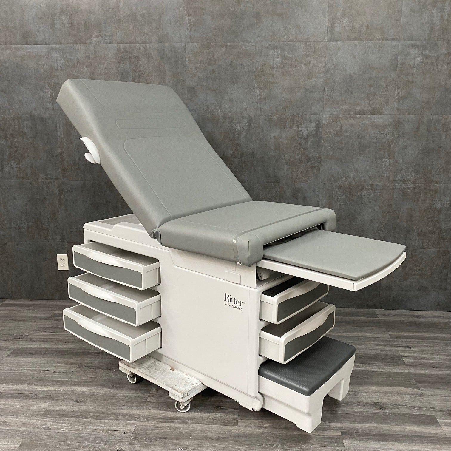 Used Ritter 204 exam table Los Angeles