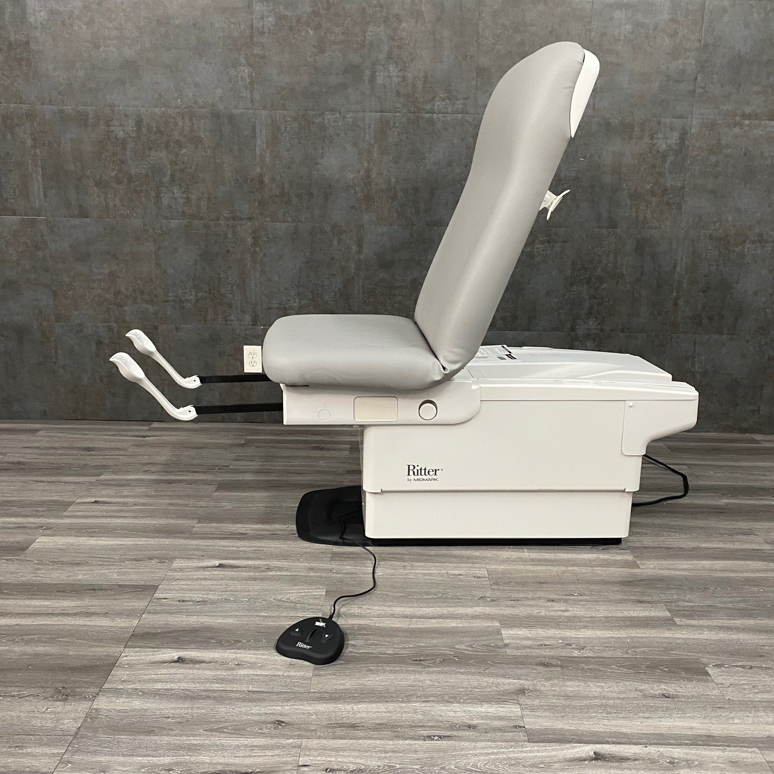 Ritter 224 Barrier-Free Examination Power Exam Table - Midmark Ritter -Angelus Medical