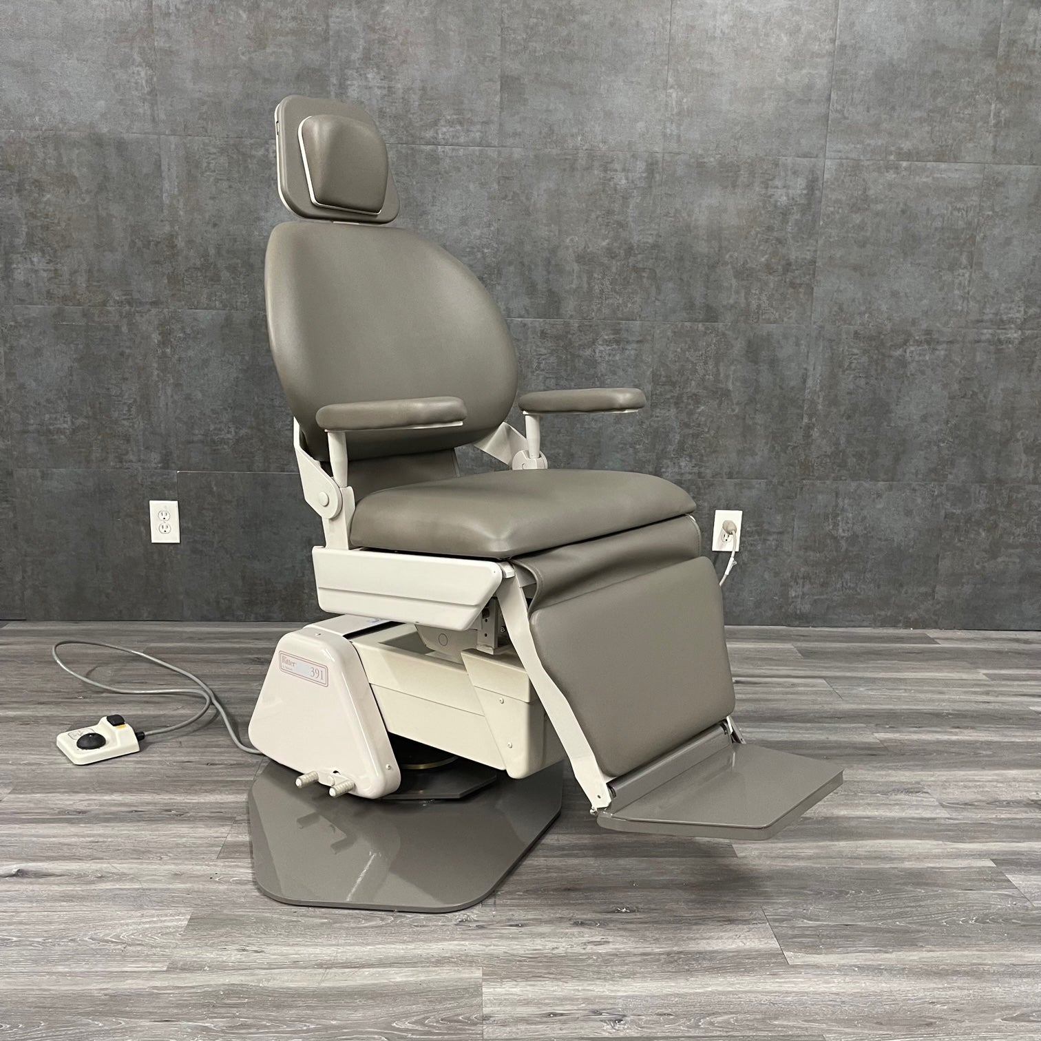 Ritter 391 Procedure Chair - Midmark Ritter -Angelus Medical