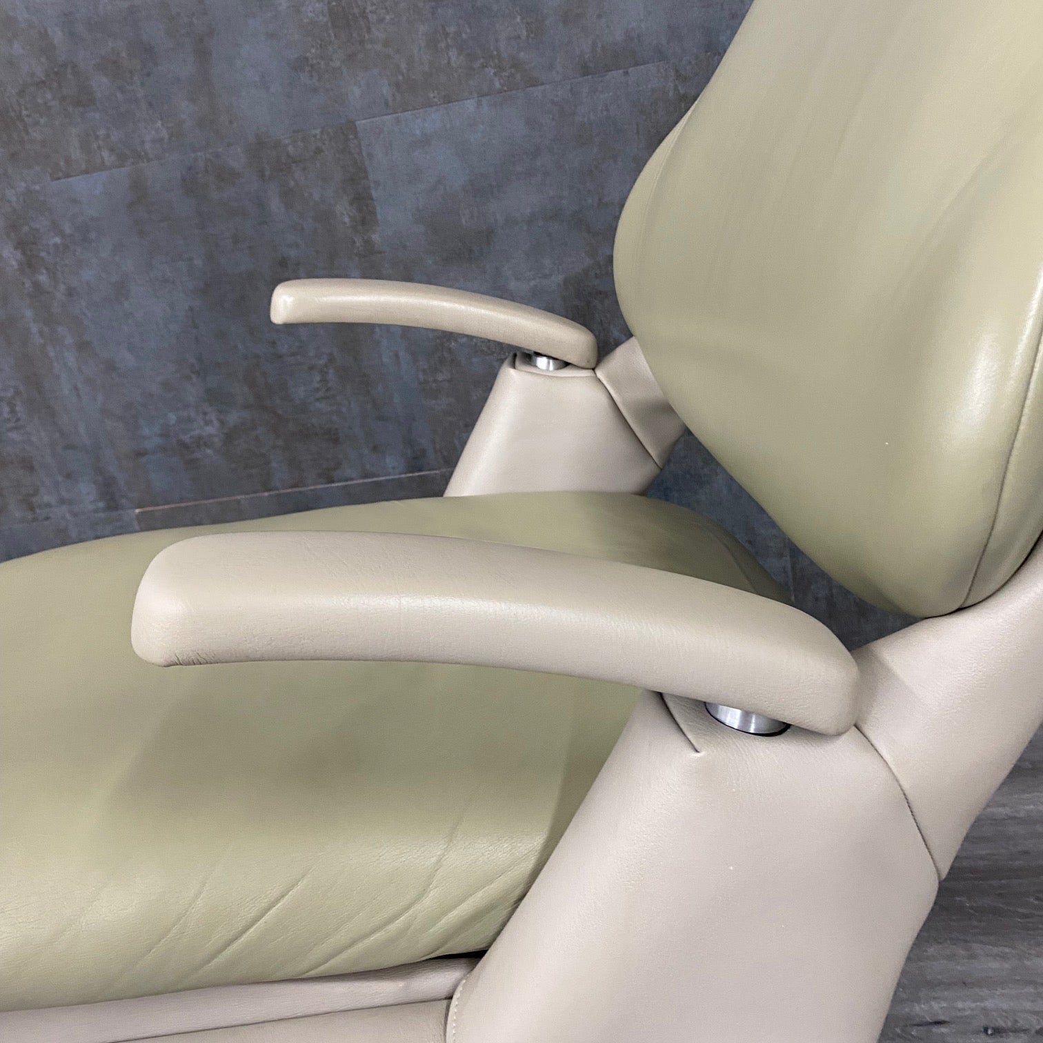 Royal Signet dental chair with Rotation (Used) - Royal Signet -Angelus Medical