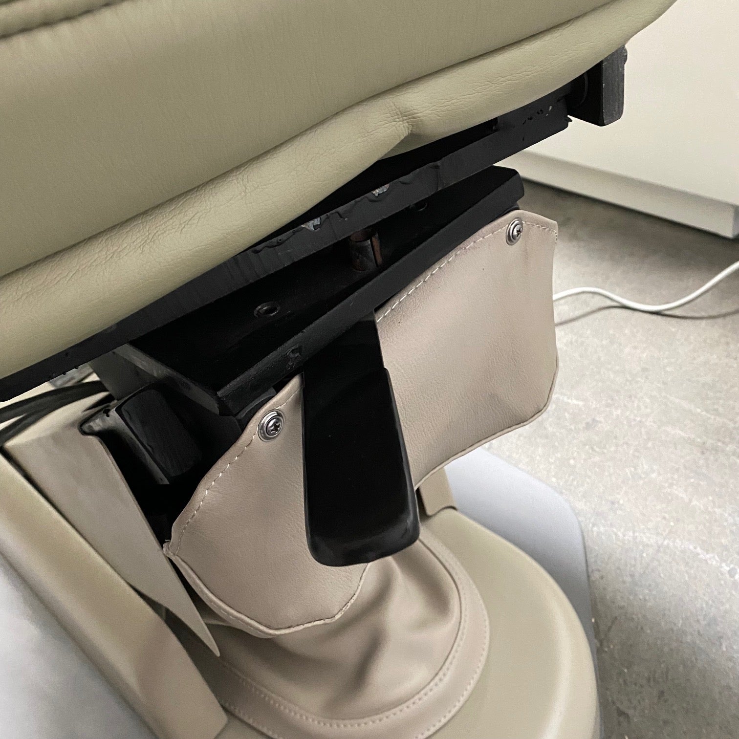 Royal Signet dental chair with Rotation (Used) - Royal Signet -Angelus Medical