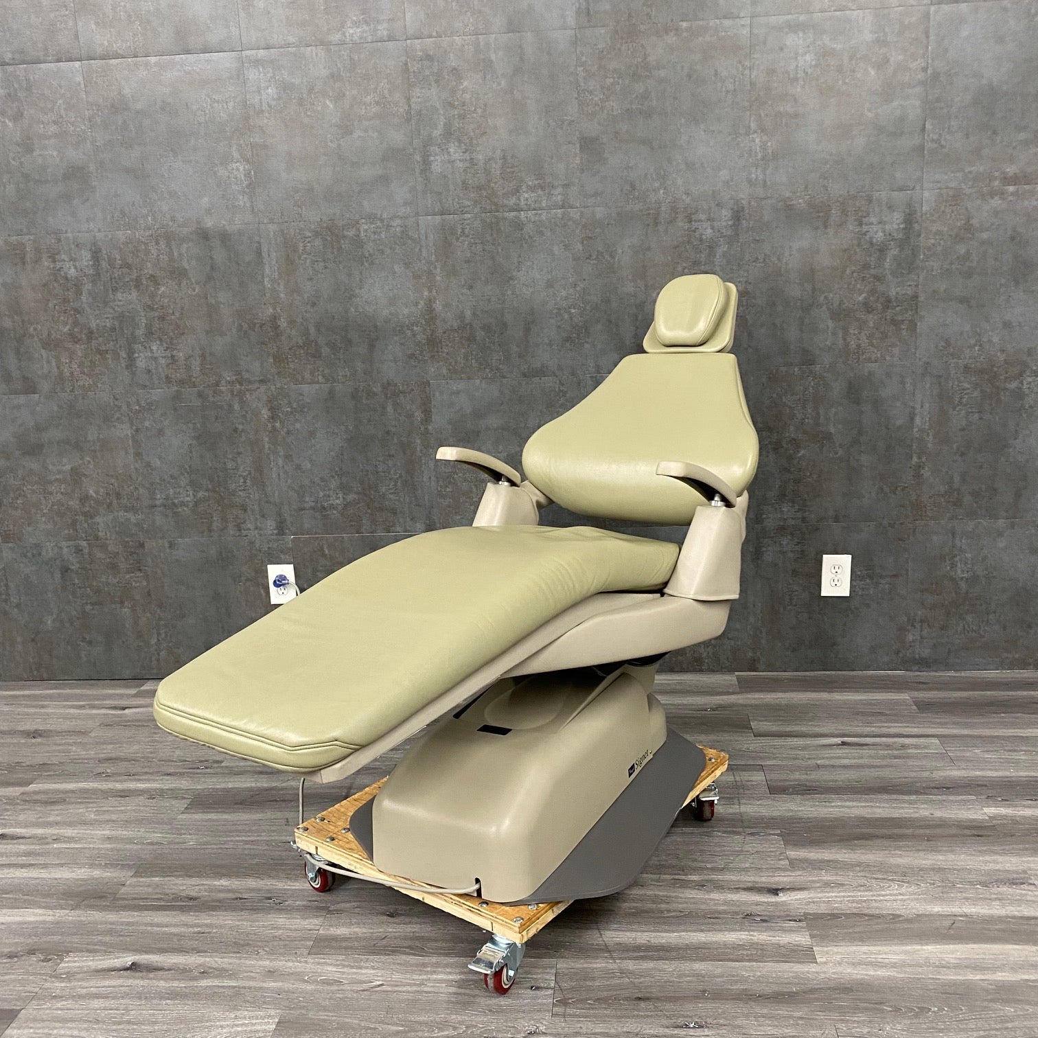 Royal Signet dental chair with Rotation (Used) - Royal Signet -Angelus Medical