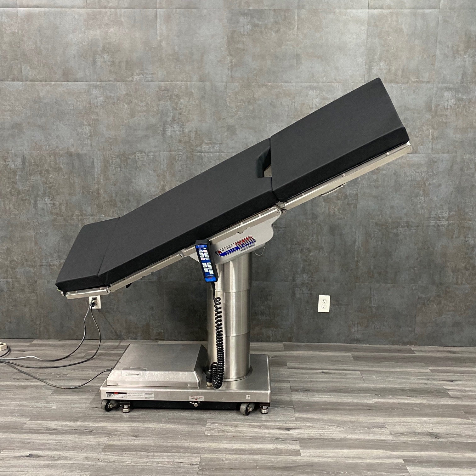 Skytron 6500 Elite Surgery Table w Rechargeable Battery - Skytron -Angelus Medical