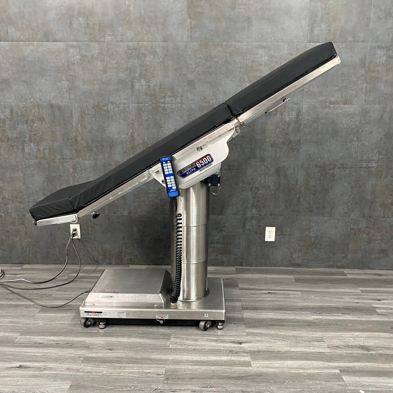 Skytron 6500 Elite Surgery Table w Rechargeable Battery - Skytron -Angelus Medical