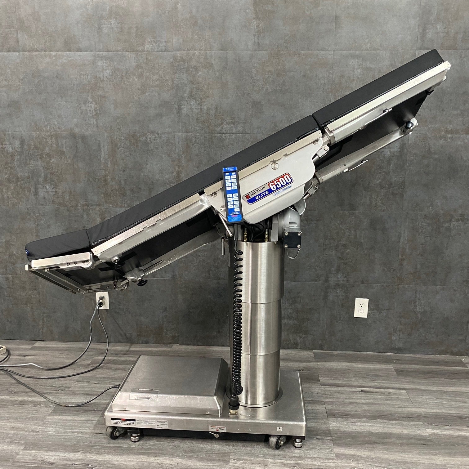 Skytron 6500 Elite Surgery Table w Rechargeable Battery - Skytron -Angelus Medical