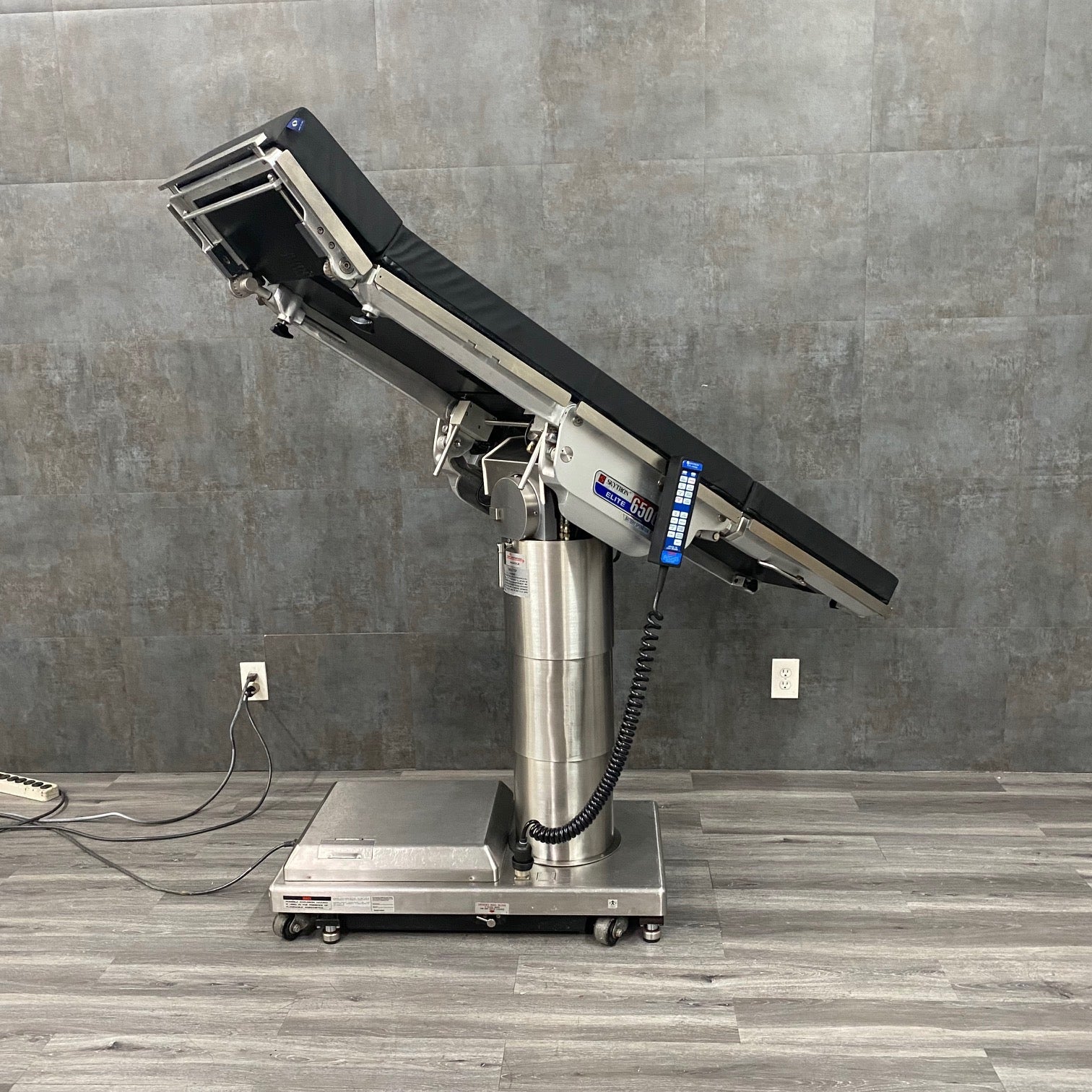 Skytron 6500 Elite Surgery Table w Rechargeable Battery - Skytron -Angelus Medical