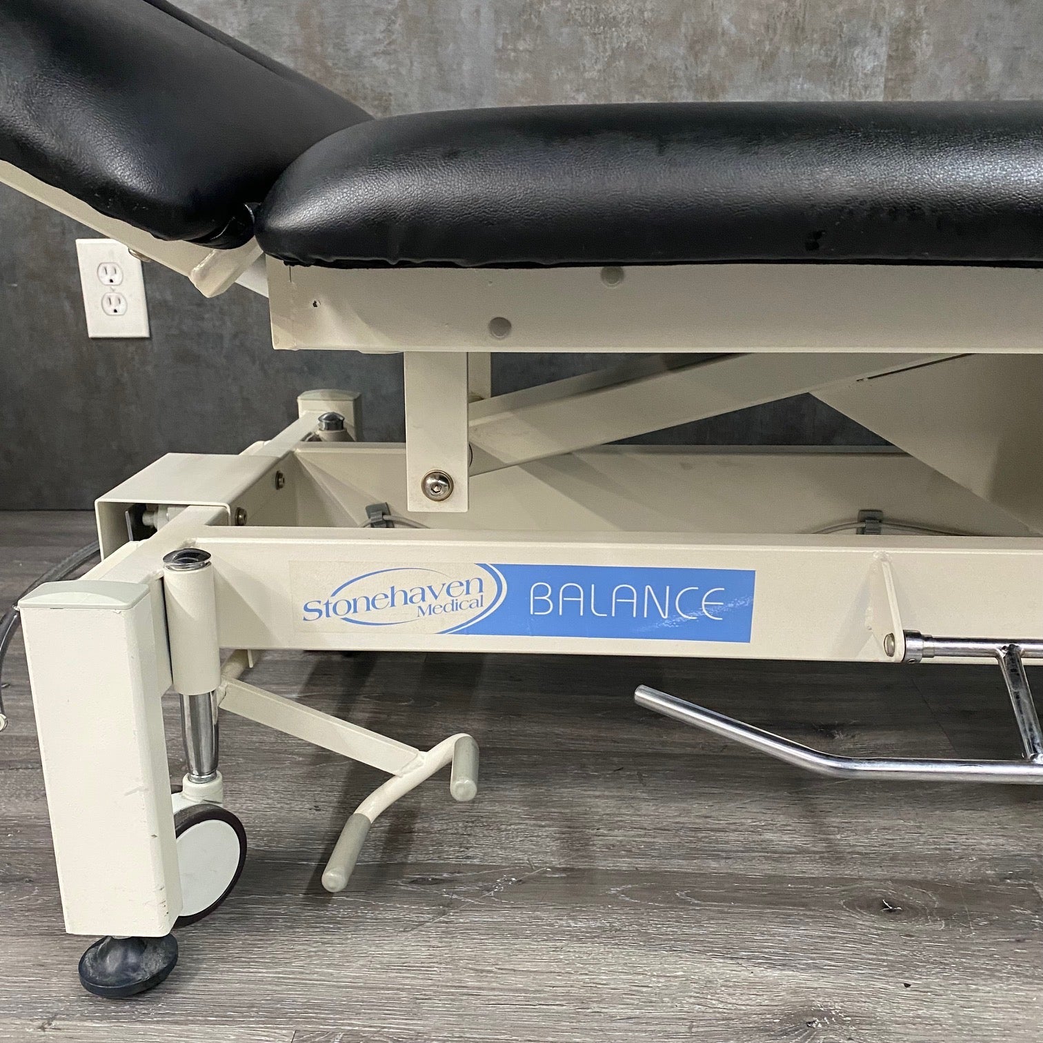 Stone haven Medical Balance power treatment table - Stone Haven -Angelus Medical