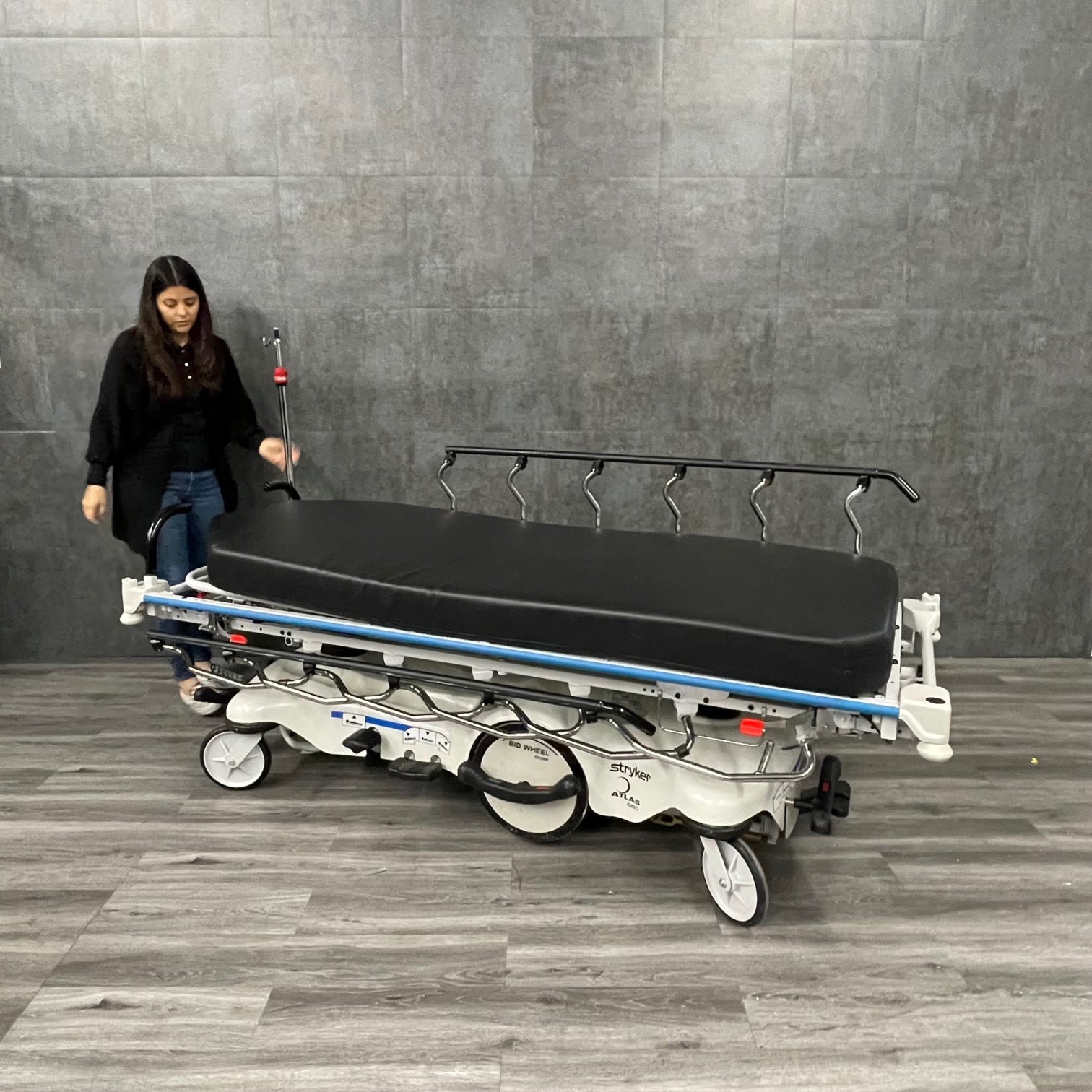 Stryker Atlas 660 big wheel gurney - Stryker -Angelus Medical