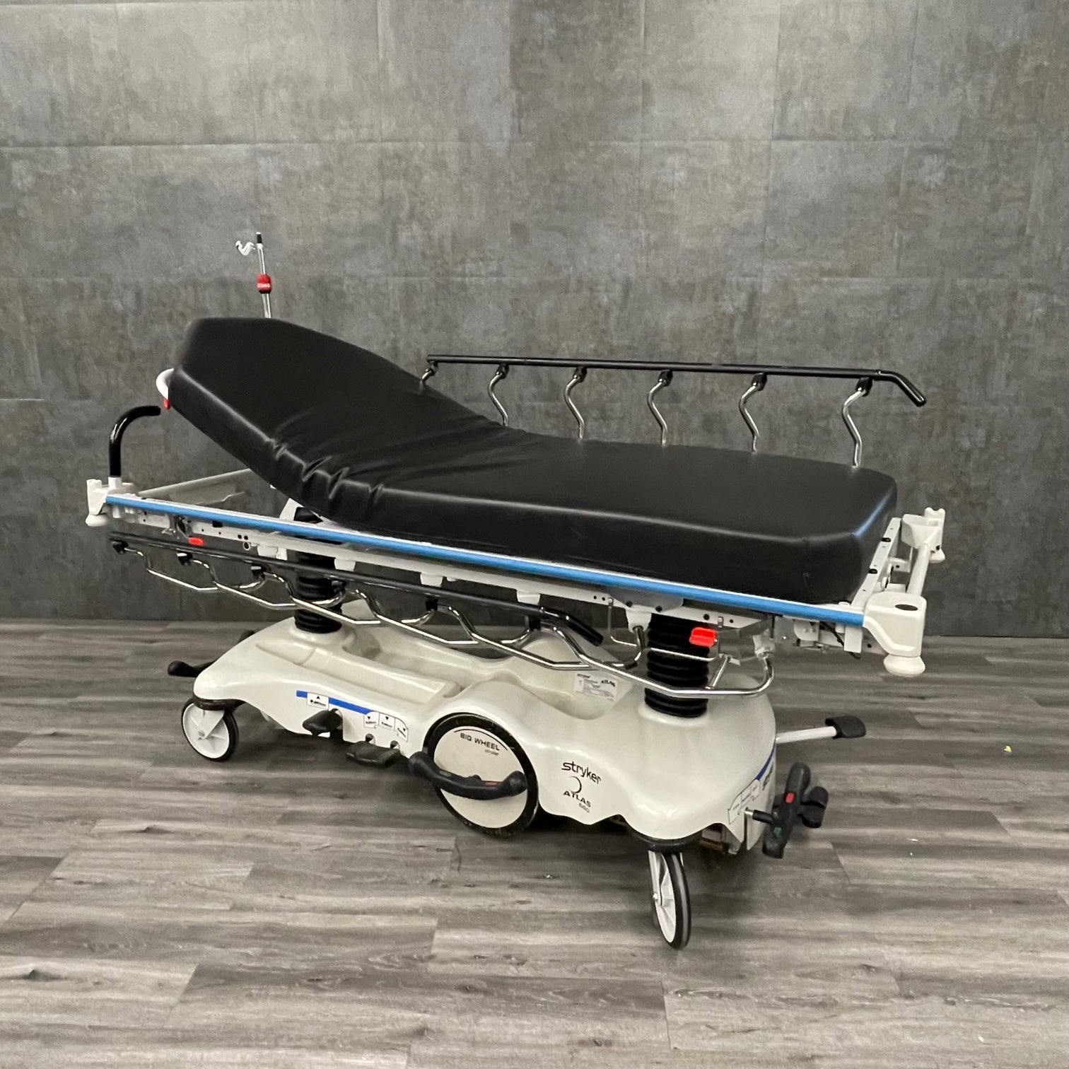Stryker Atlas 660 big wheel gurney - Stryker -Angelus Medical