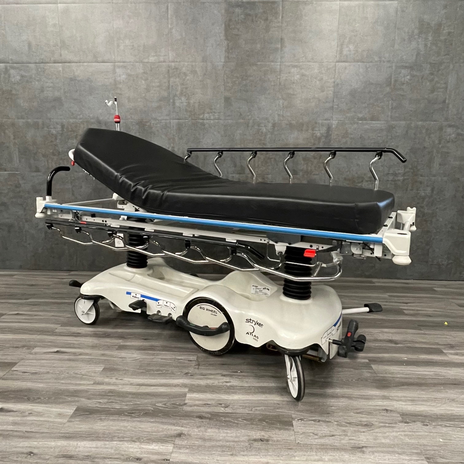 Stryker Atlas 660 big wheel gurney - Stryker -Angelus Medical