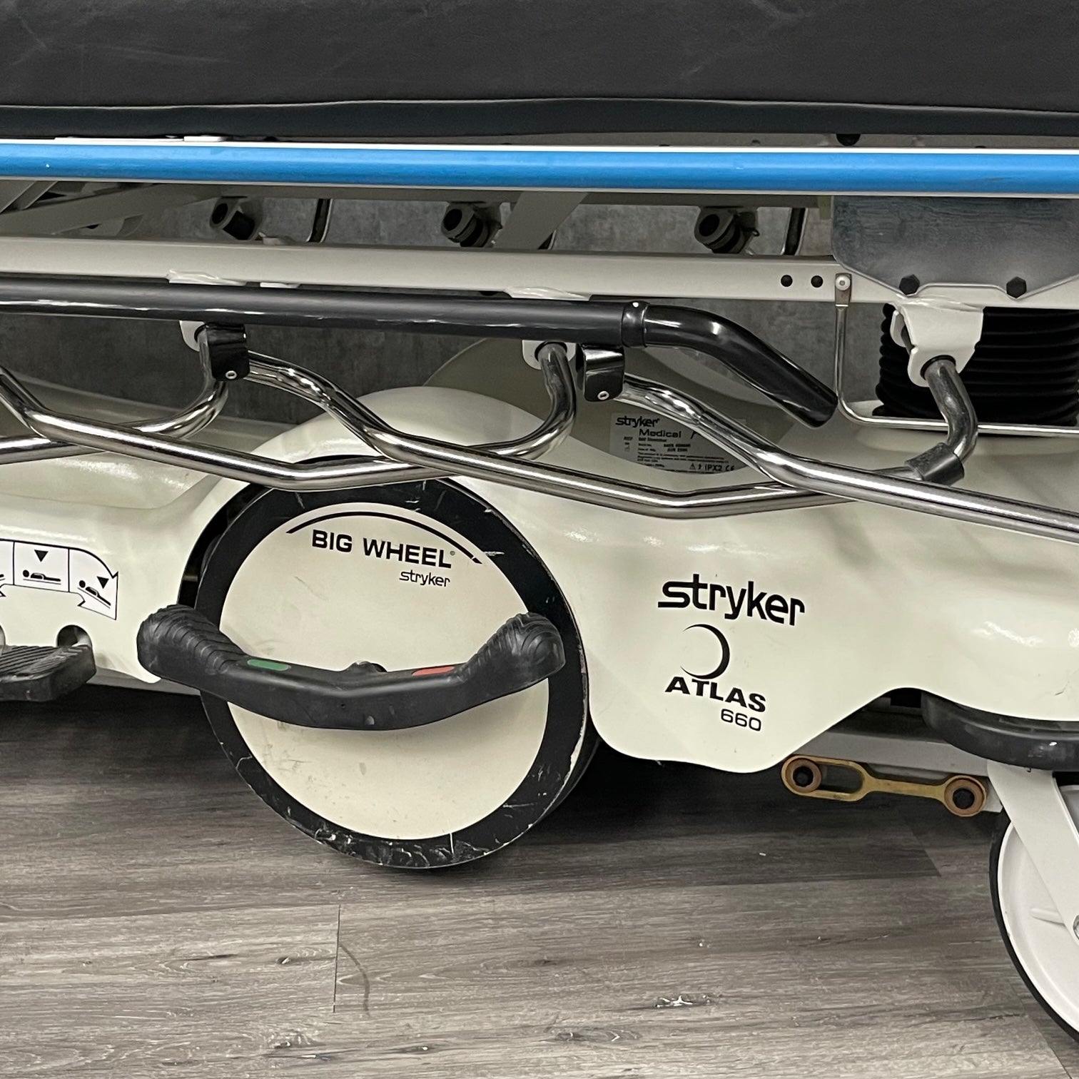 Stryker Atlas 660 big wheel gurney - Stryker -Angelus Medical