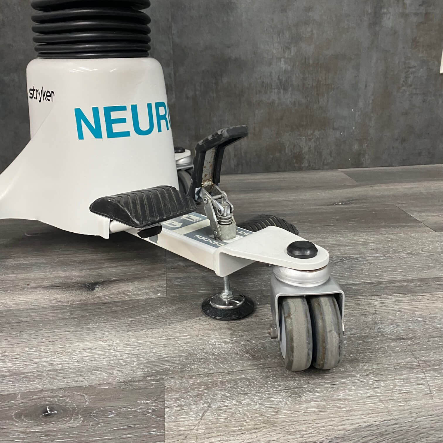 Stryker Neuro SurgiStool II - Stryker -Angelus Medical