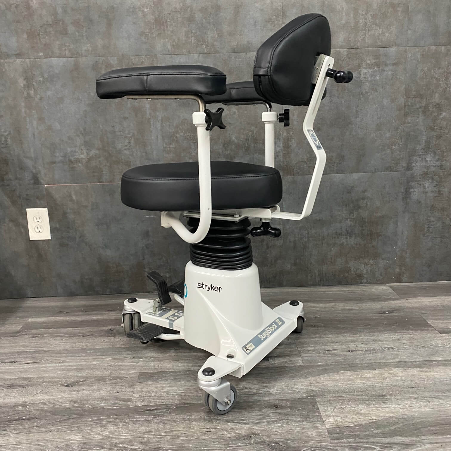 Stryker Neuro SurgiStool II - Stryker -Angelus Medical