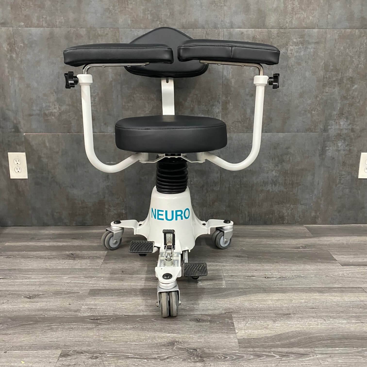 Stryker Neuro SurgiStool II - Stryker -Angelus Medical