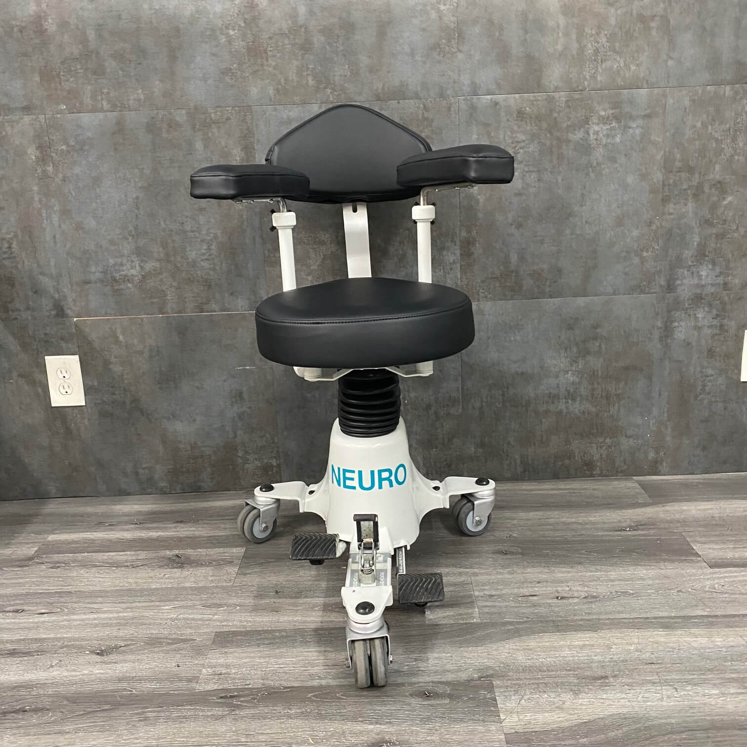 Stryker Neuro SurgiStool II - Stryker -Angelus Medical
