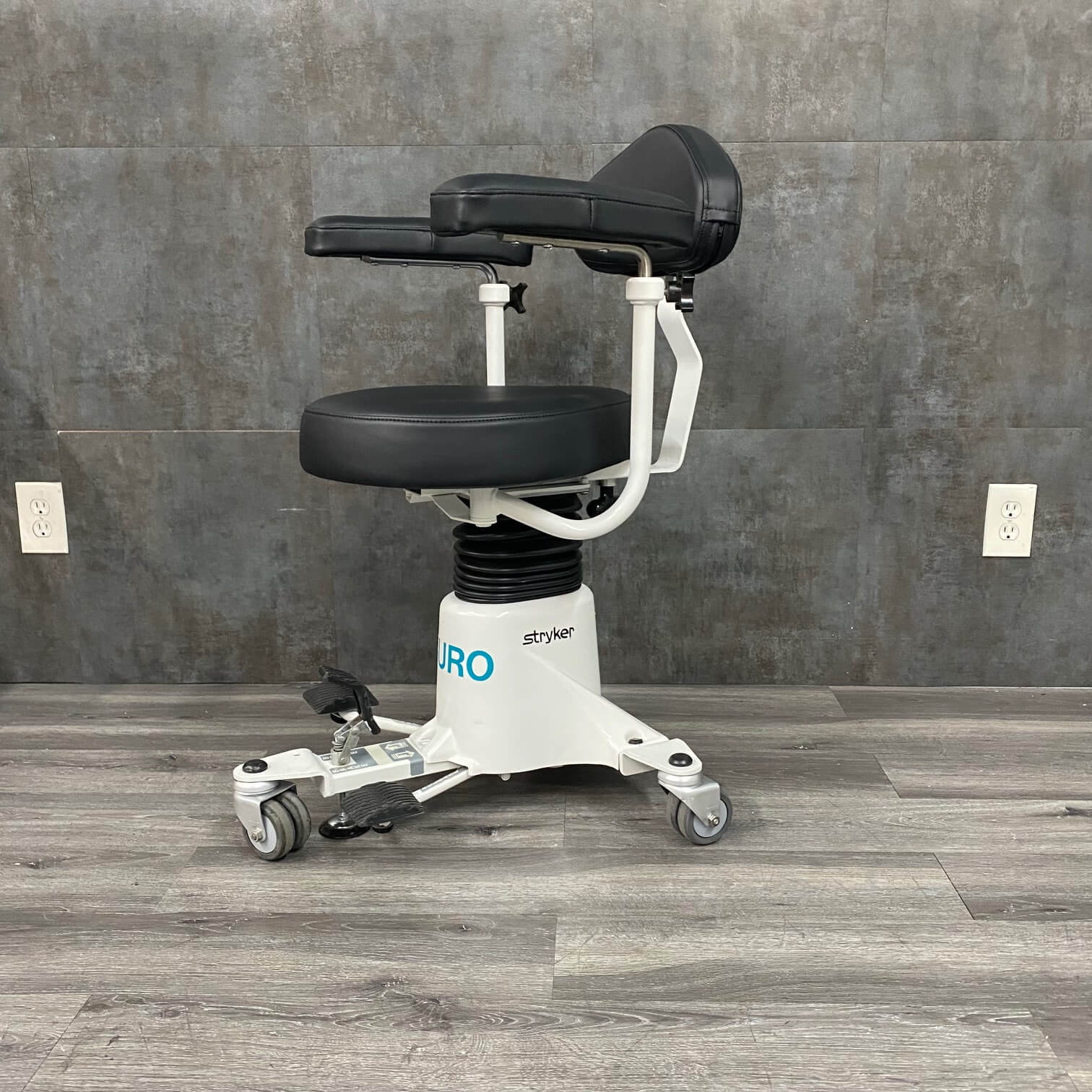 Stryker Neuro SurgiStool II - Stryker -Angelus Medical
