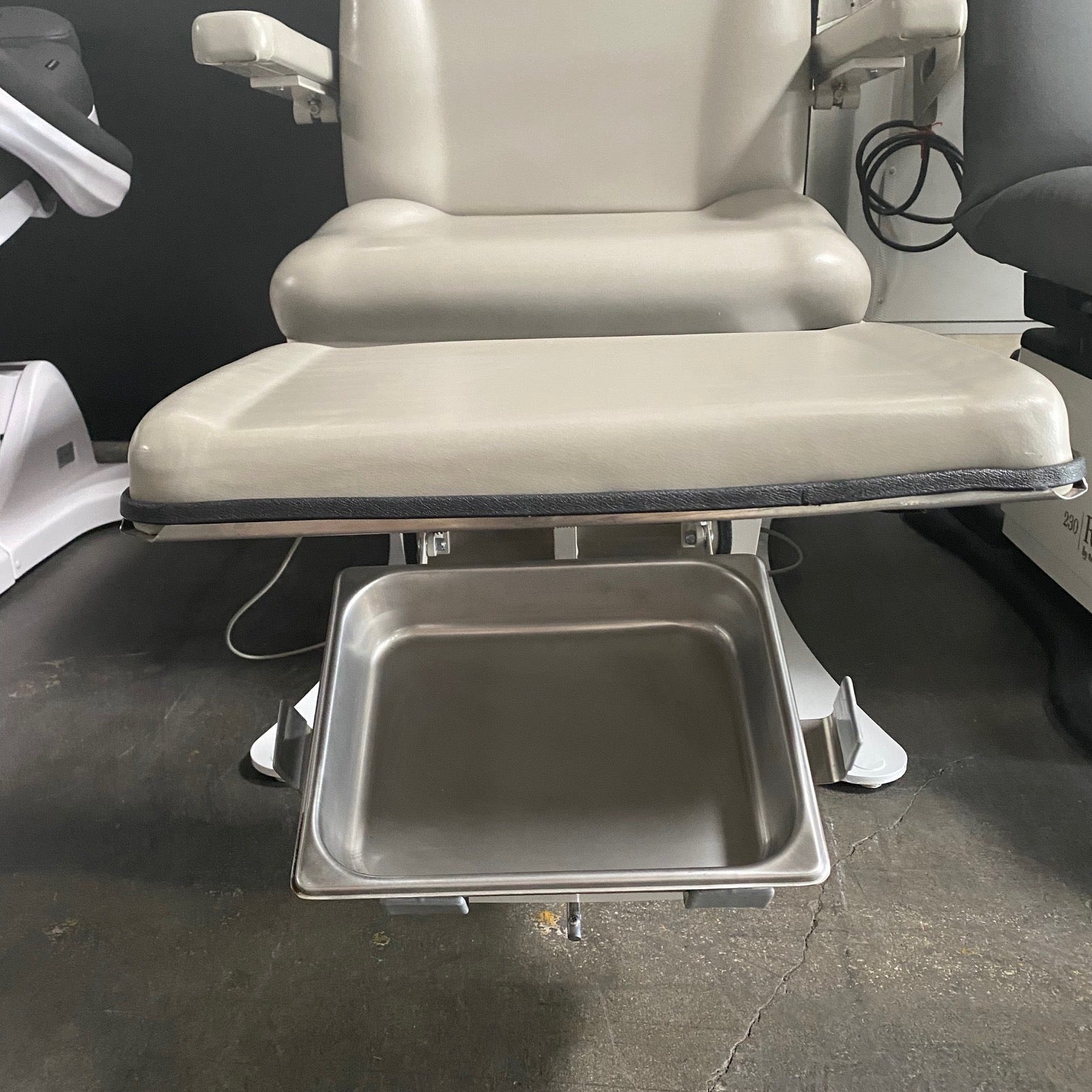 UMF 5016 Podiatry Chair - UMF -Angelus Medical