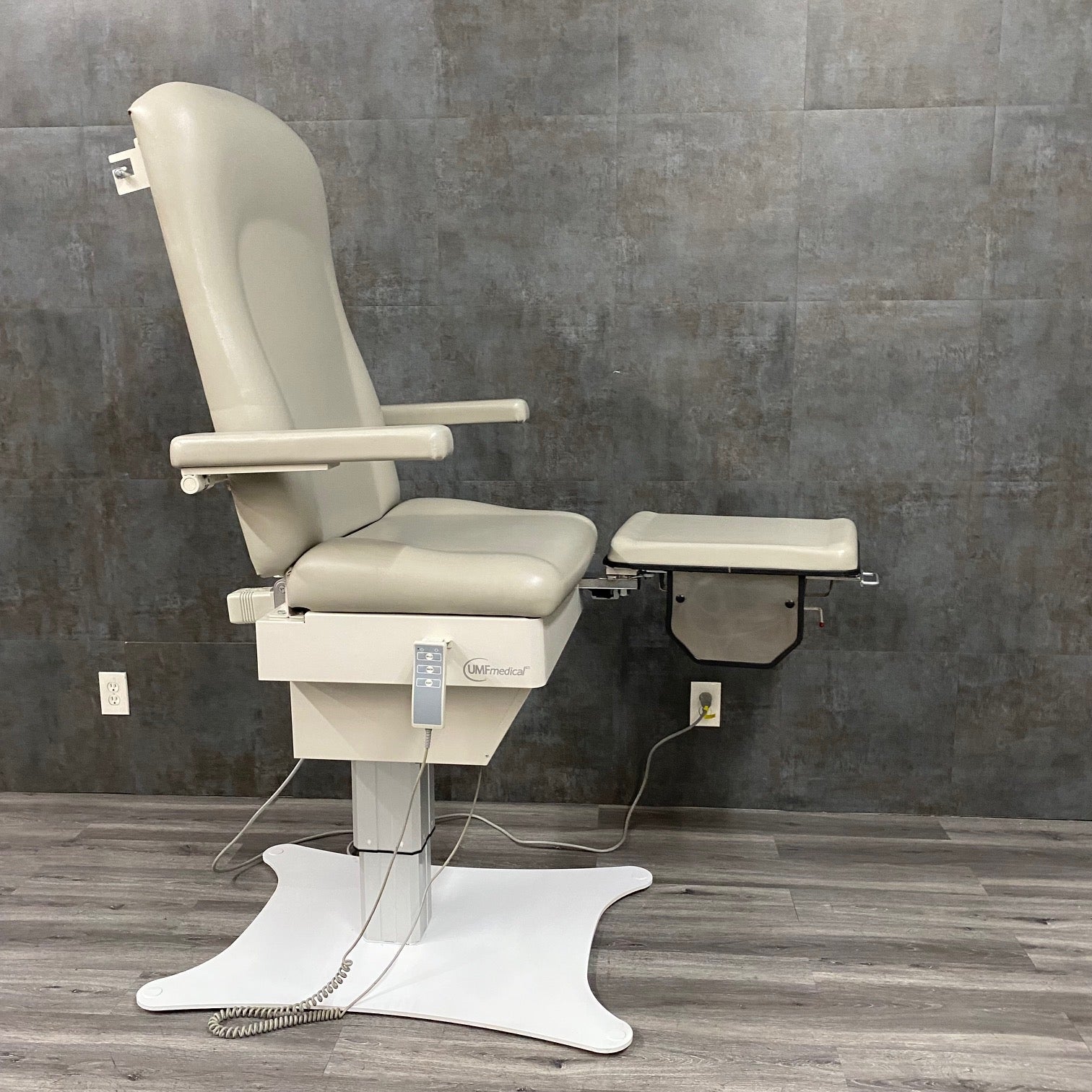 UMF 5016 Podiatry Chair - UMF -Angelus Medical