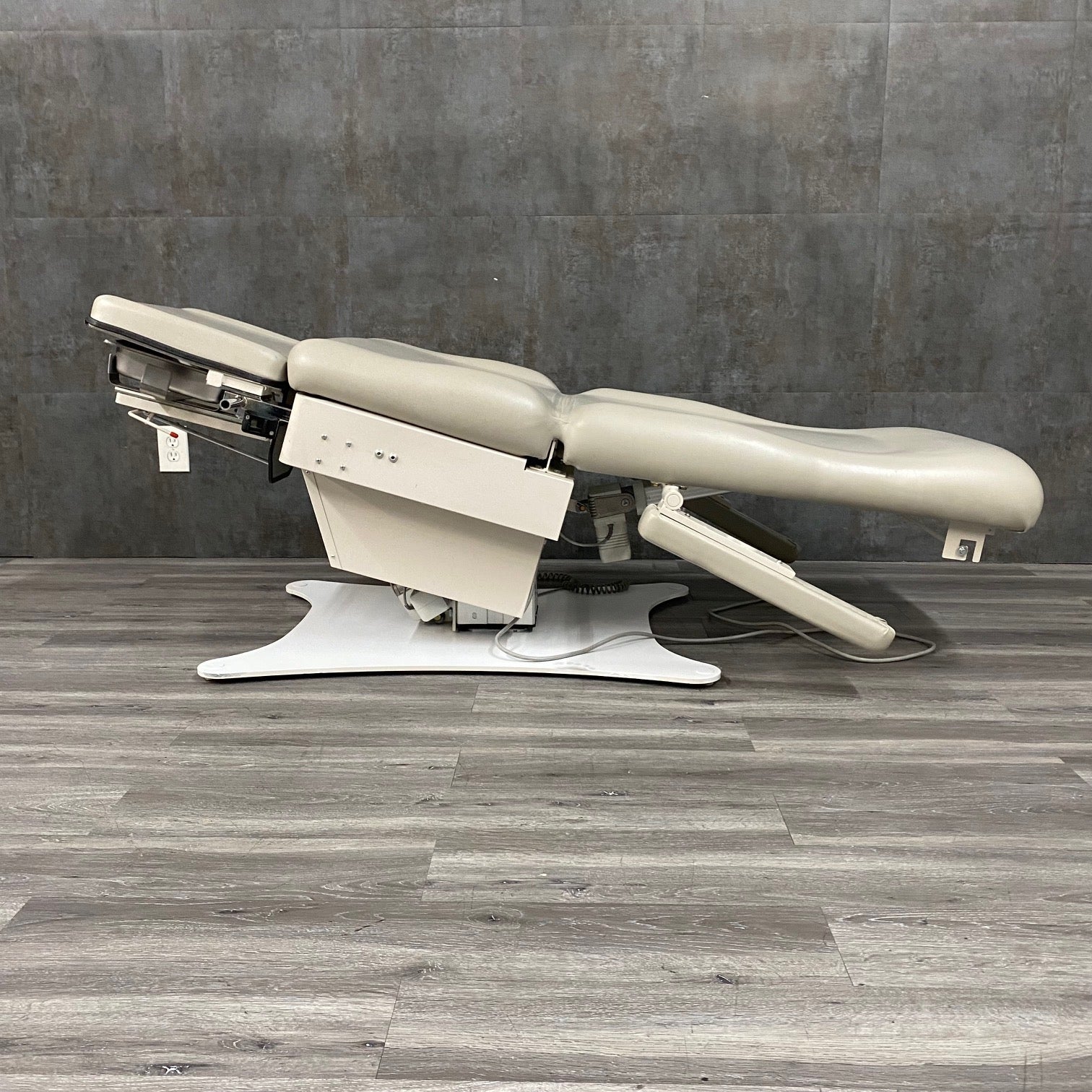 UMF 5016 Podiatry Chair - UMF -Angelus Medical