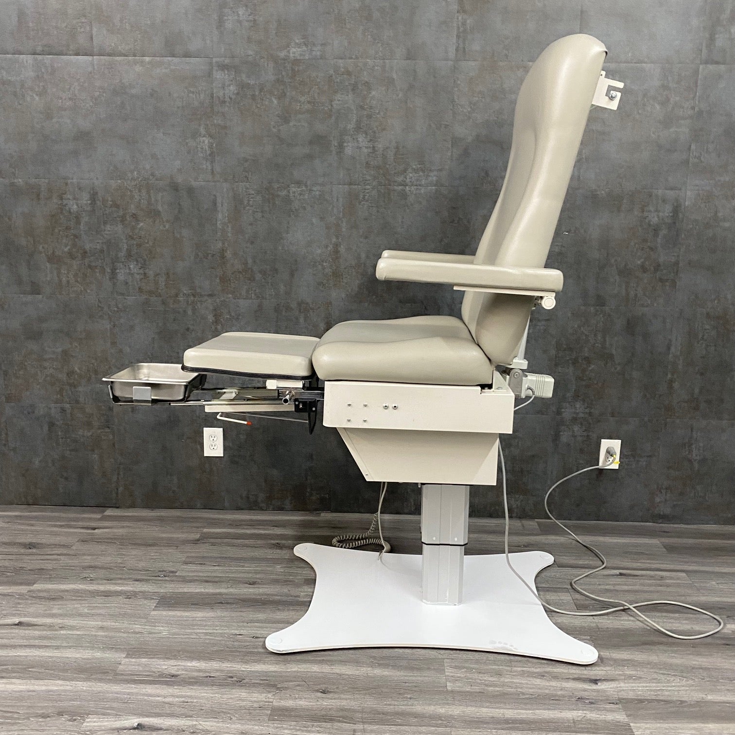 UMF 5016 Podiatry Chair - UMF -Angelus Medical
