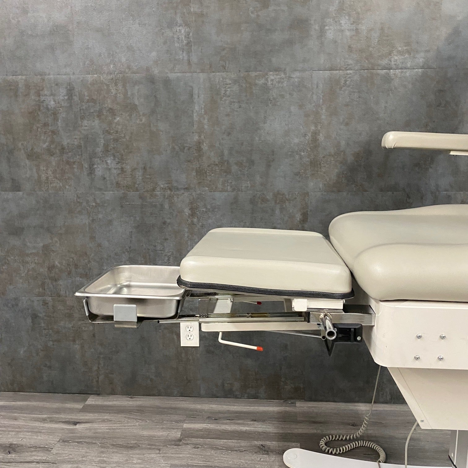 UMF 5016 Podiatry Chair - UMF -Angelus Medical