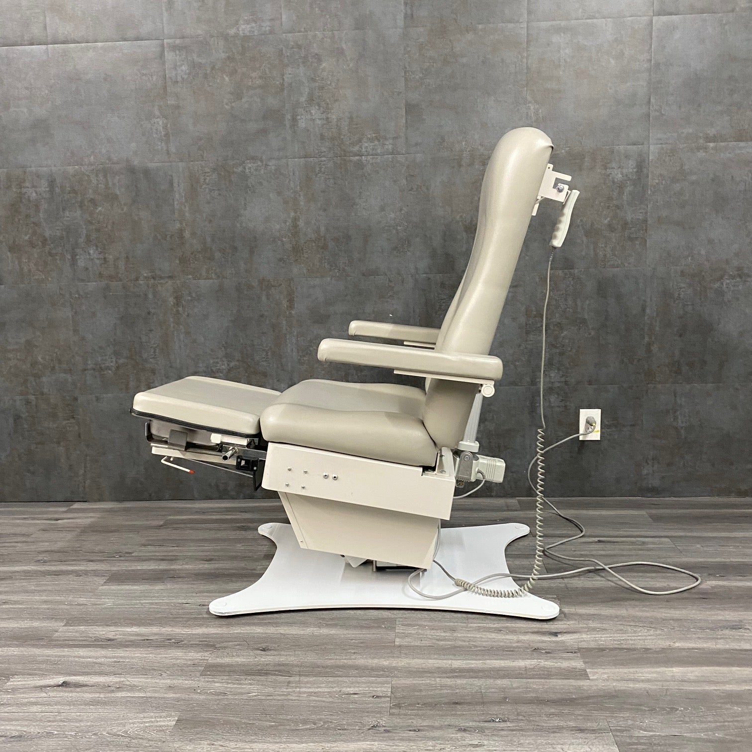 UMF 5016 Podiatry Chair - UMF -Angelus Medical