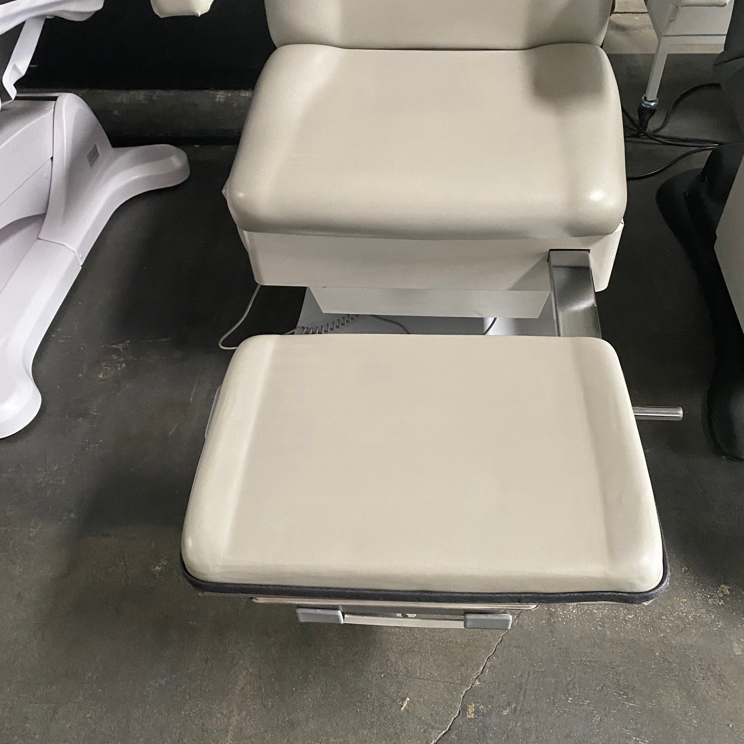 UMF 5016 Podiatry Chair - UMF -Angelus Medical