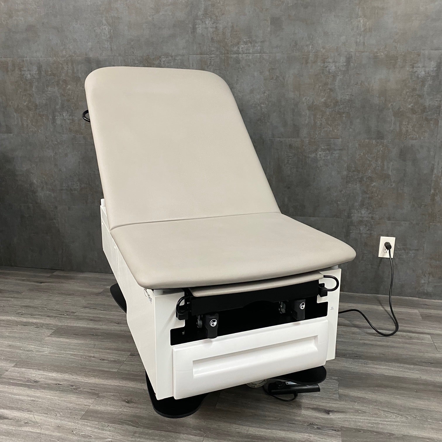 UMF FusionONE 3003 Power Exam Table - UMF Medical -Angelus Medical