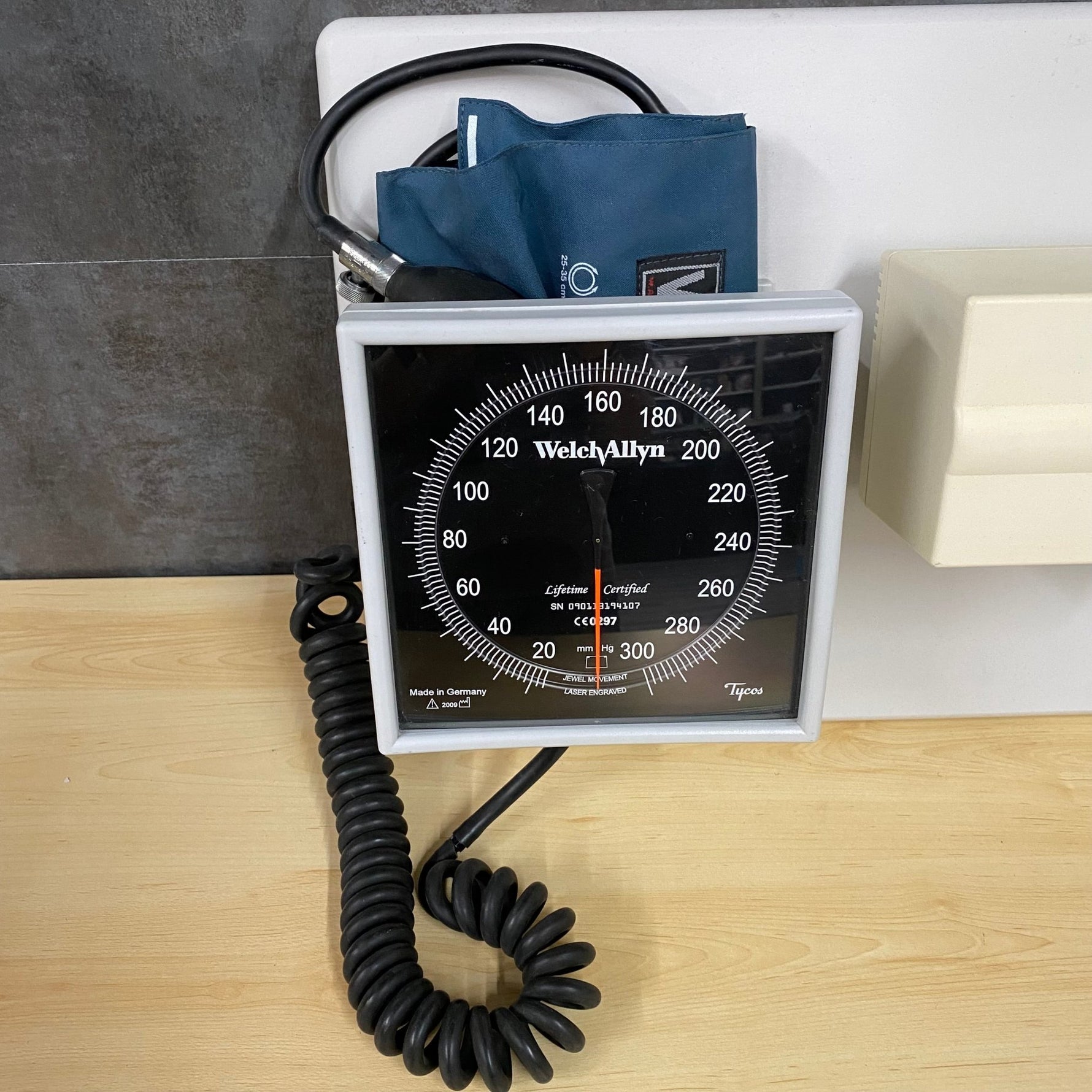 Welch Allyn 767 Integrated Diagnostic System (Refurbished) - Welch Allyn -Angelus Medical