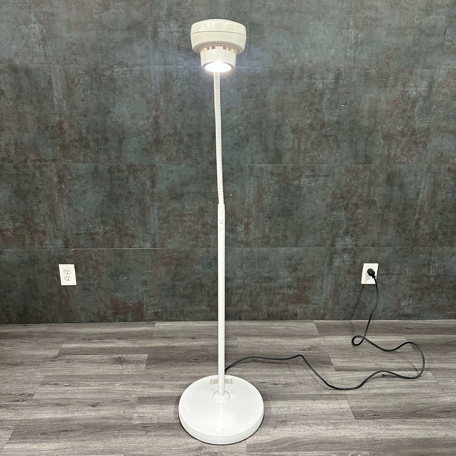 Welch Allyn LS 135 LED Examination Light - Welch Allyn -Angelus Medical