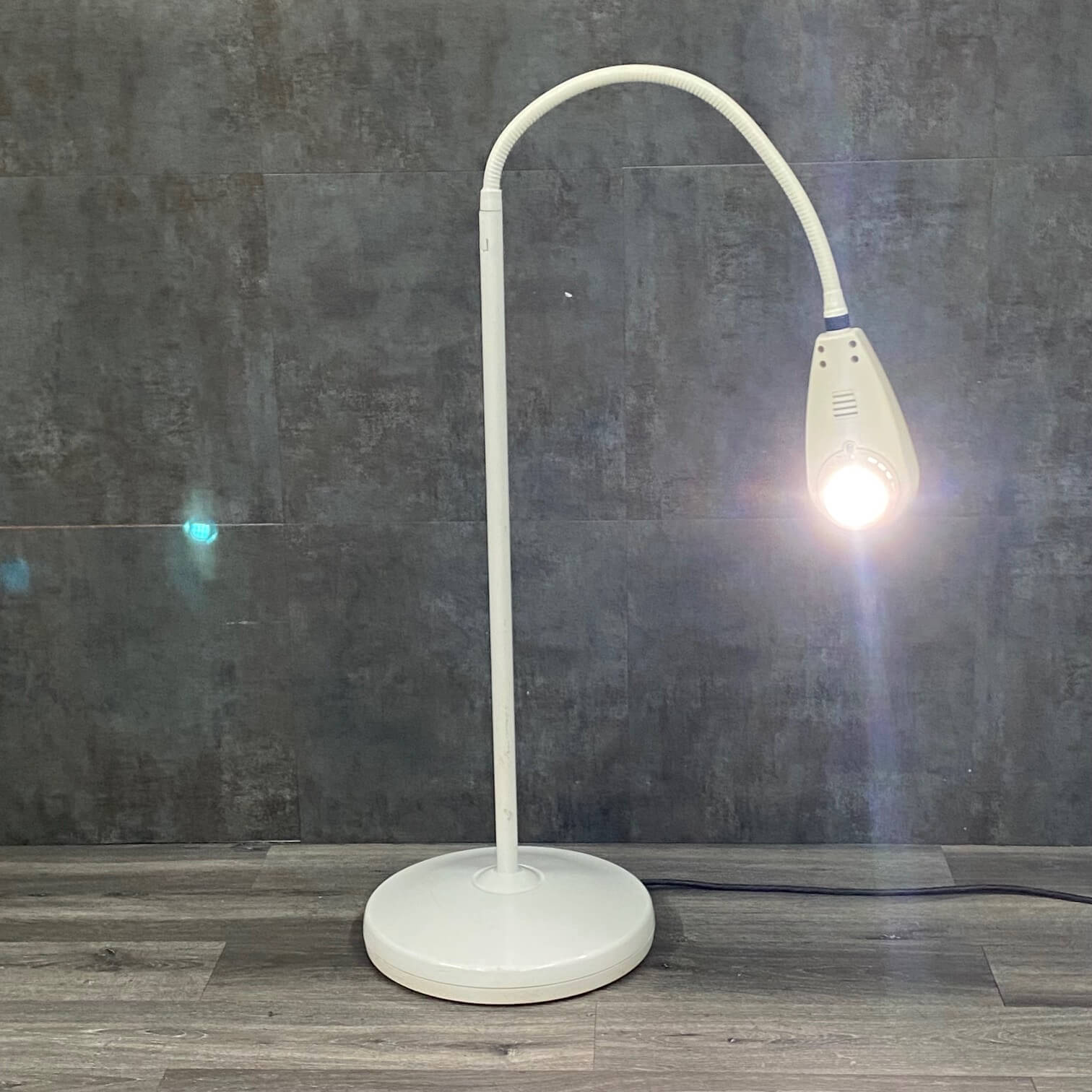 Welch Allyn LS 135 LED Examination Light Gardena CA