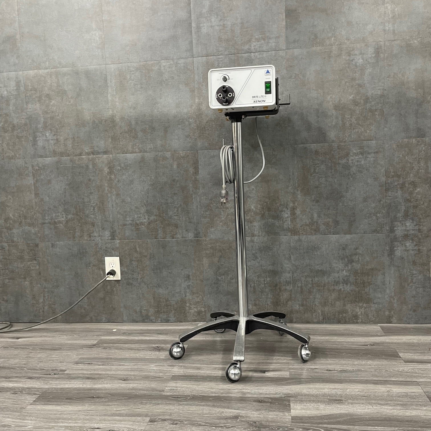 Xenon Brite lite lll (Refurbished) - Applied Fiberoptics -Angelus Medical