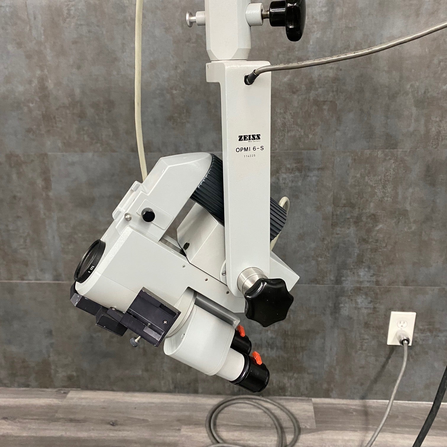 Zeiss Opmi 6-S Surgical Microscope (Refurbished) - ZEISS -Angelus Medical